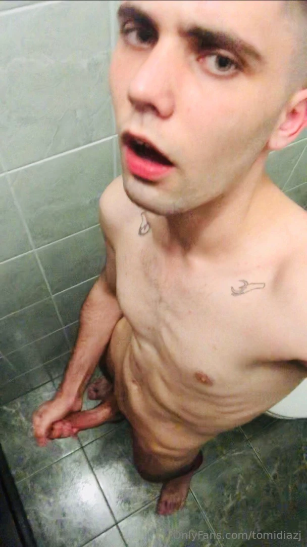 New hot boy follow and support free subscription max_delfin right now part 1 