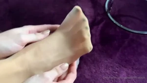 Some nylon content for my nylon lovers