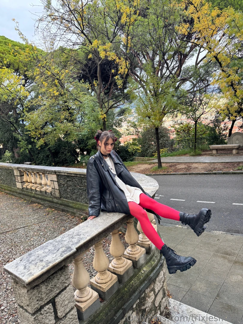 What s your favorite color on me i love experimenting with looks so dm 