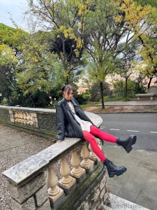 What s your favorite color on me i love experimenting with looks so dm