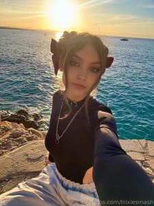 Oday i m dressed just for you and i m in a very playful mood ome on