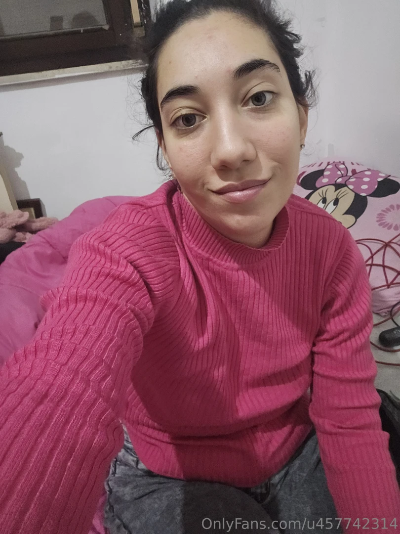 Non ho voglia di uscire e costretta dopo che ho solo mangiato ora beh 