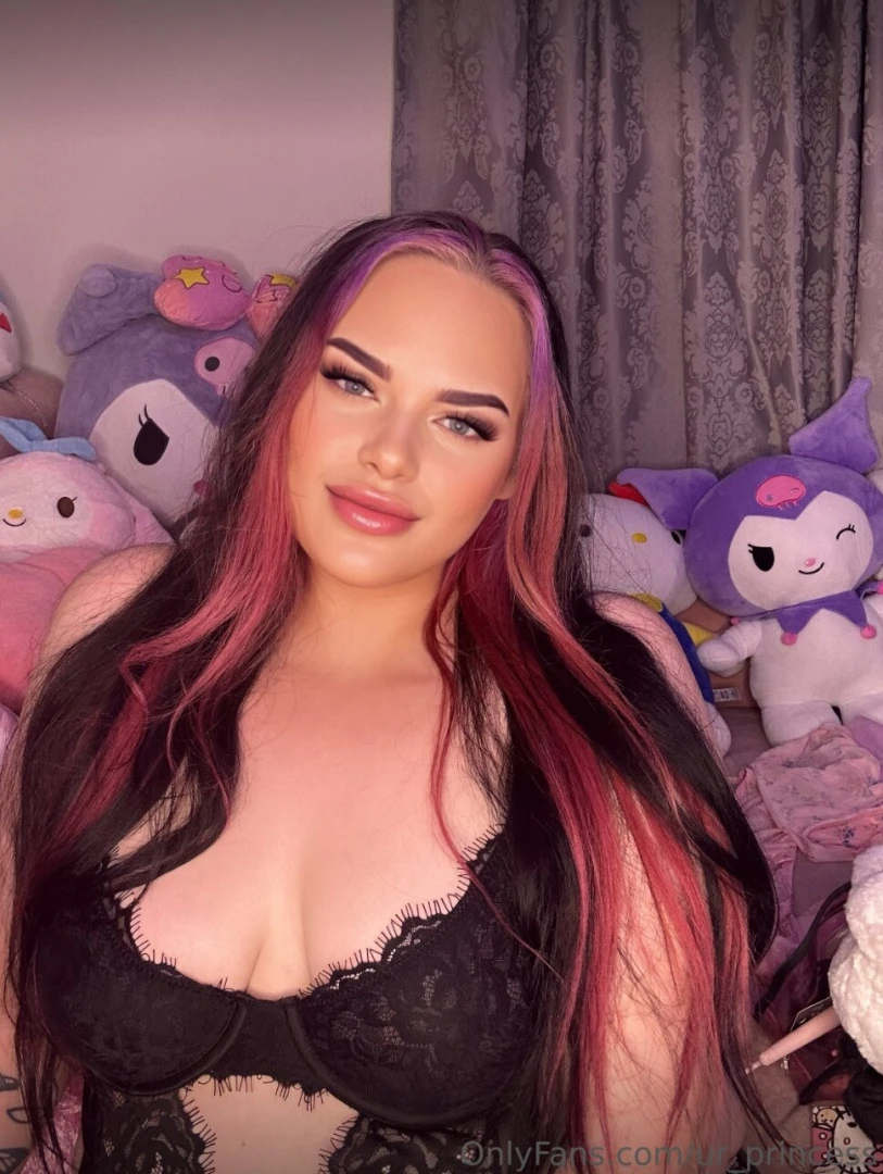 Ur_princess i m officially online right now i was gonna behave but i m 