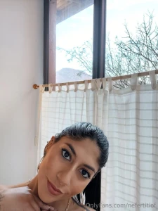 With this look i can make you fall at my feet