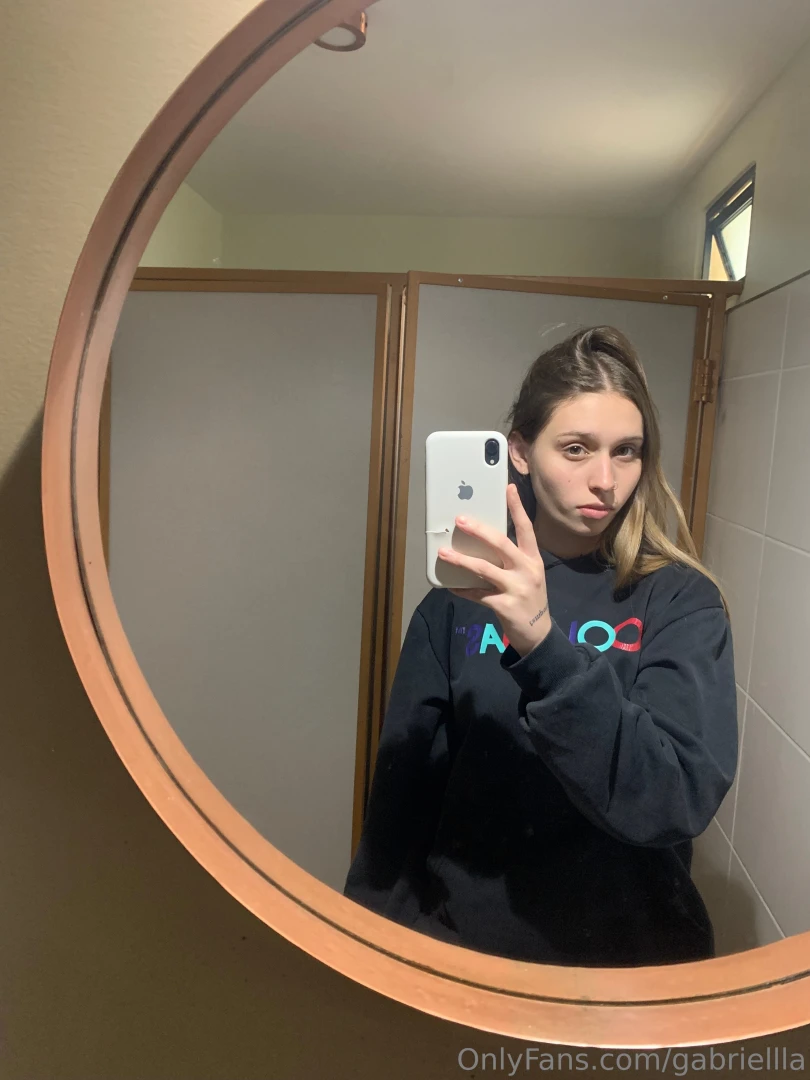 Guess who s pretending she slept 8 hours 