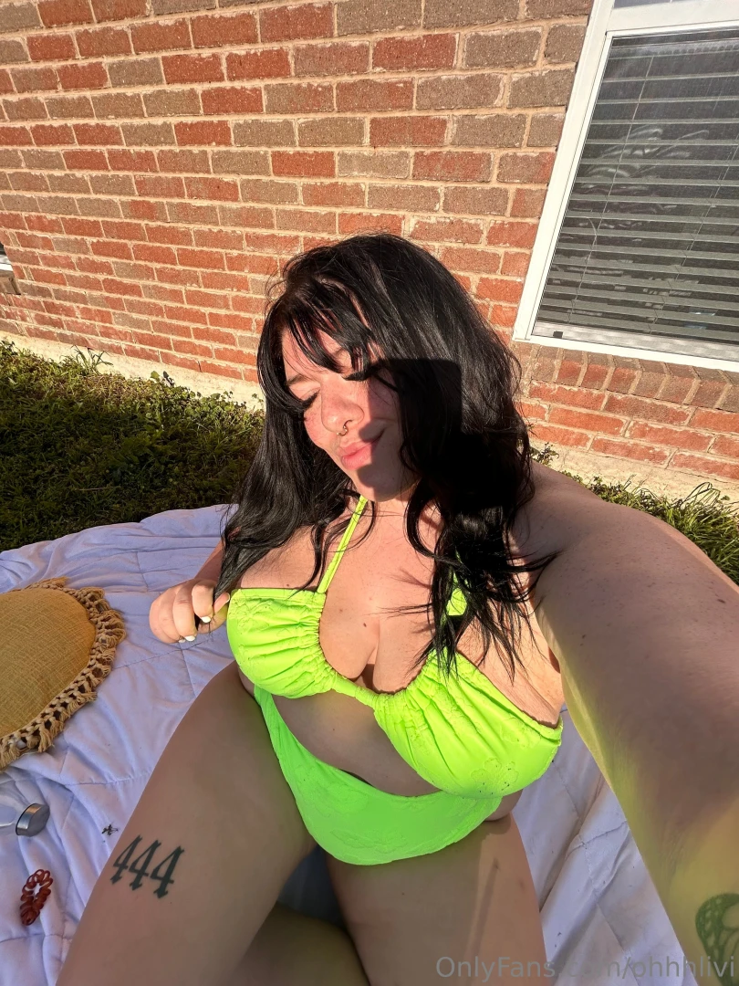 I think green is my favorite color lately part 1 