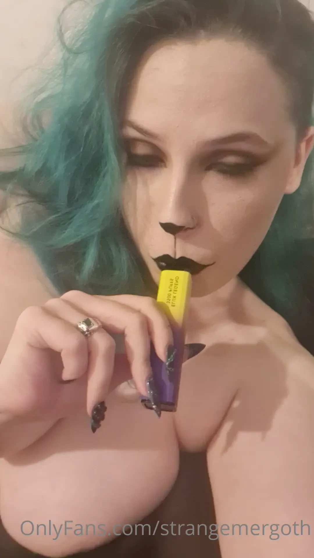 Anybody got a smoking fetish 