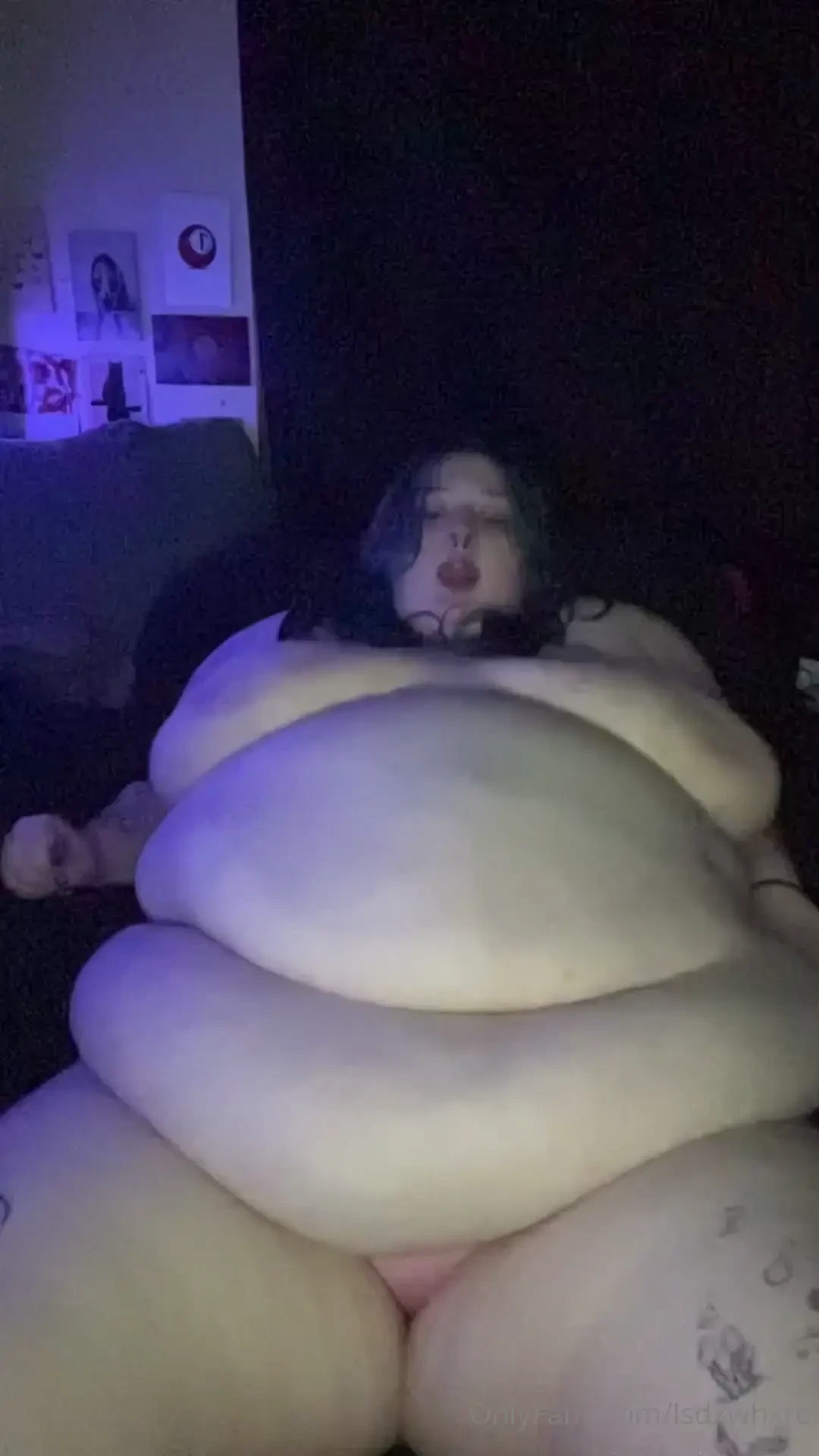 A little slow mo action of my belly 