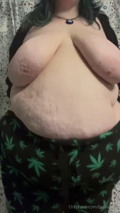 Small strip tease for tummy tuesday love showing off my big belly