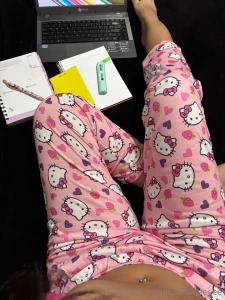 Borreed doing my homework i need some distractions message me