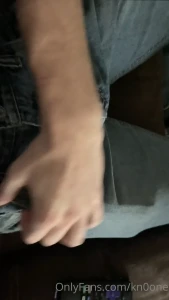 Jeans bulge show-off