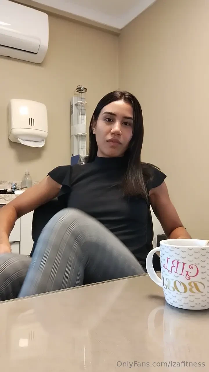 Do you like to worship my feet 