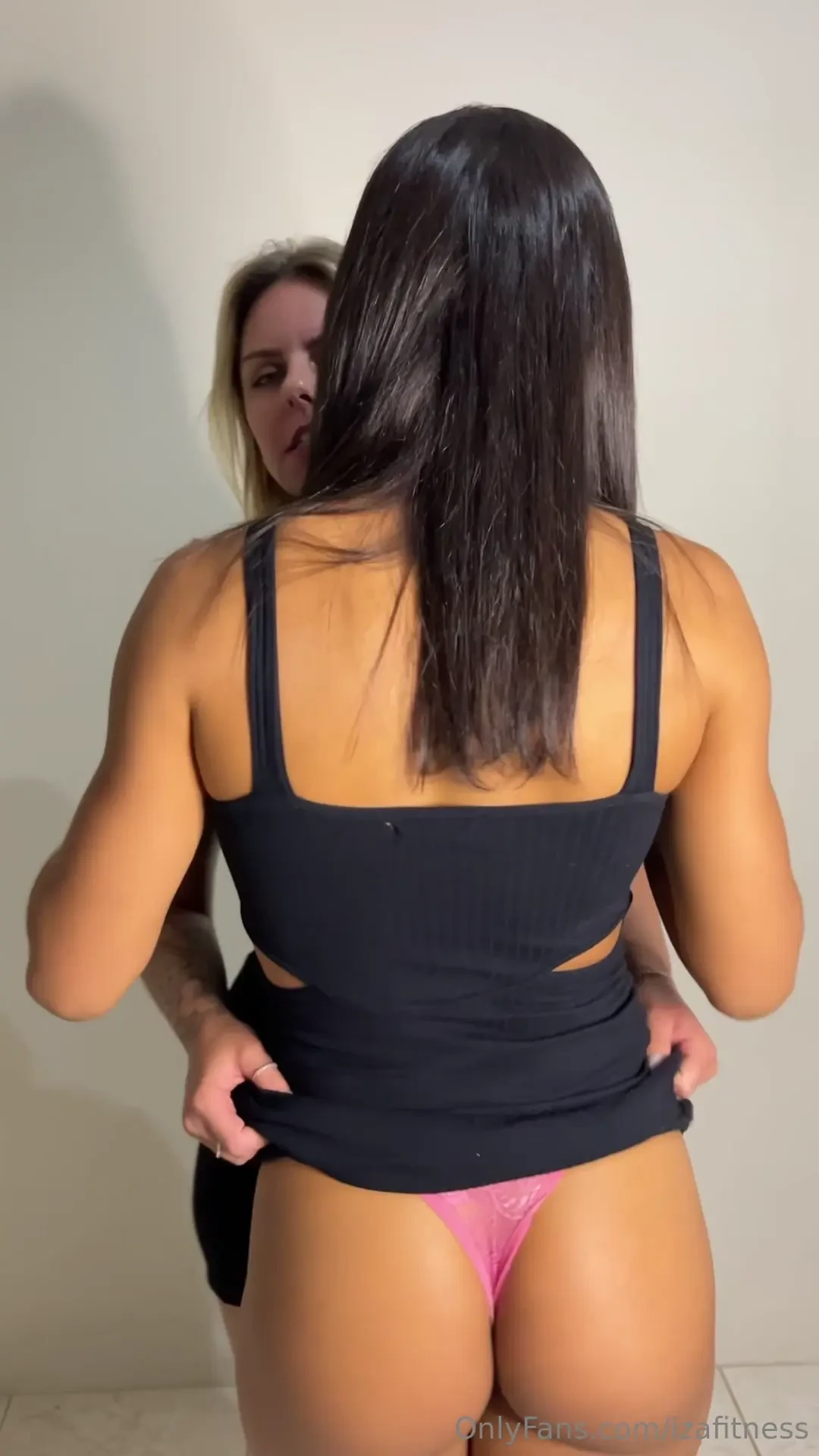 A slow beginning feeling the rhythm and exploring every curve 