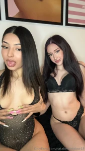 Live right now everyone follow my besties stellaxrain stellaxrain