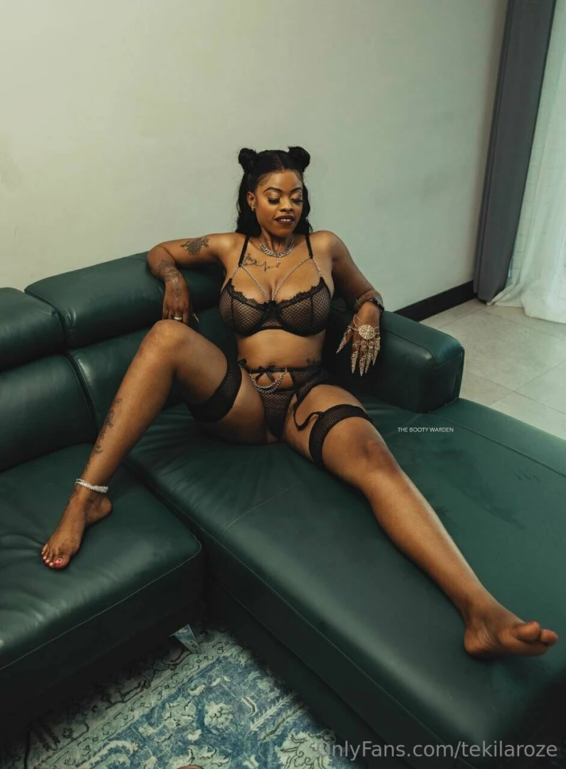 Get over here and eat me out 