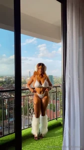 Just imagine you me and no distractions