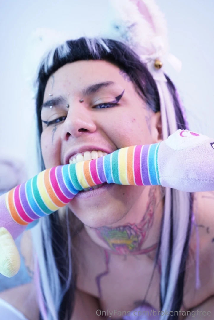 This kitty bites part 1 