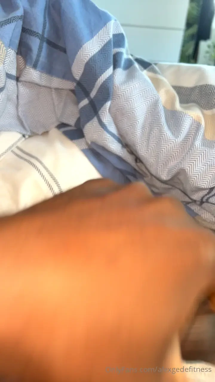 Hear the sound of the dick 