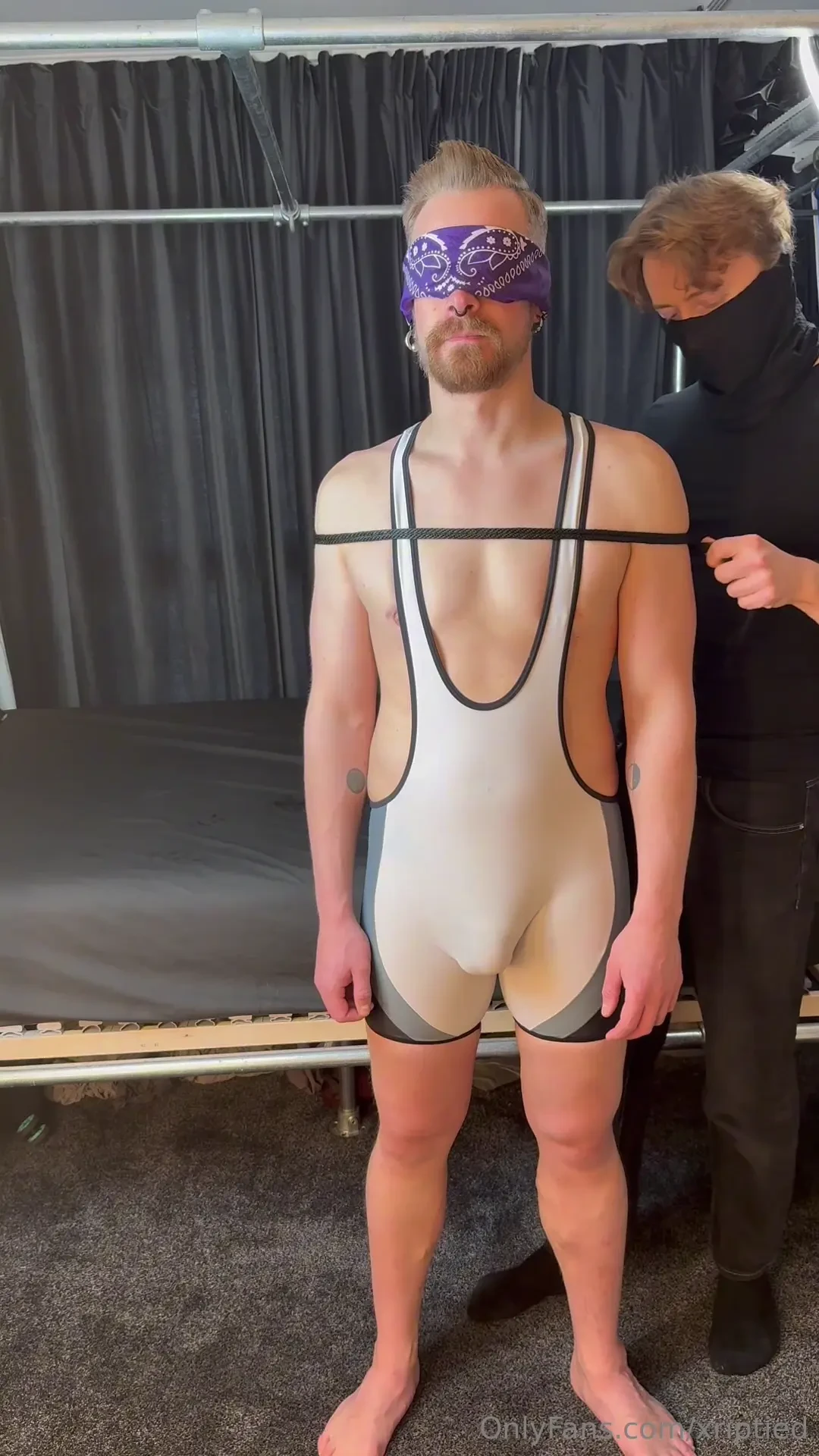 Alastairnoir loves being tied up just the rope and blindfold made him 