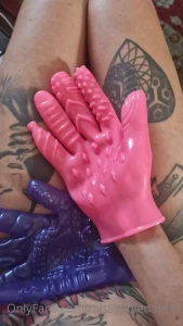 Do i finger my or with these how many fingers do i use