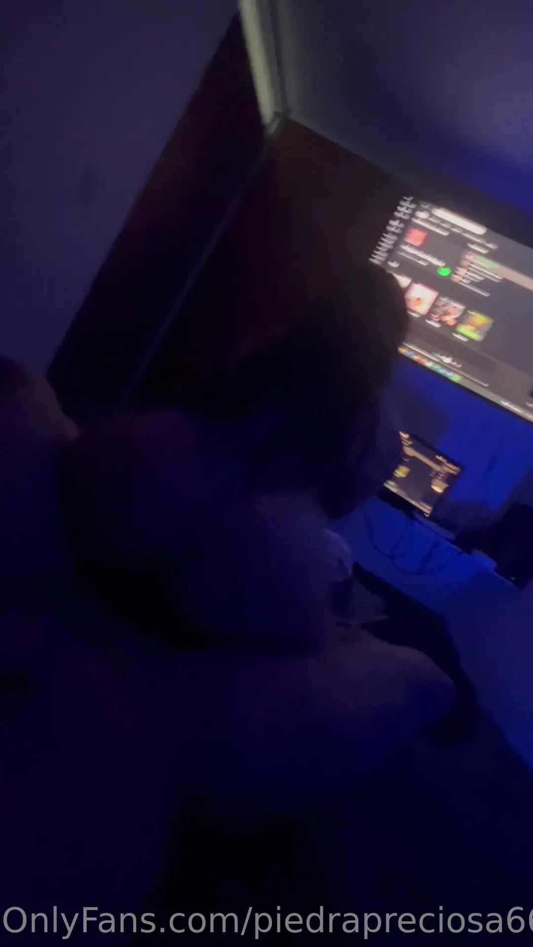 This boy whips my ass until he leaves him red and fucks me non -stop 