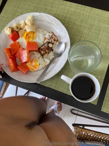 Daddy let s have breakfast comer huevo es saludable