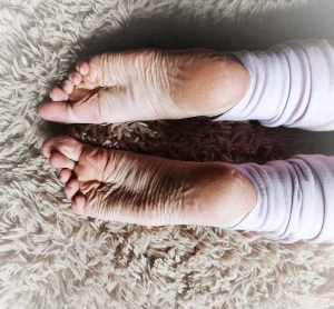 Count the wrinkles on my big soles with your tongue