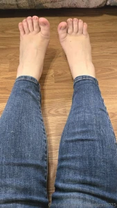 Some cute feet pics i took today let me know if you d like any customs part 1