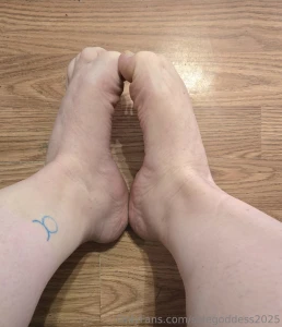 Ugh my feet are so thick and lickable