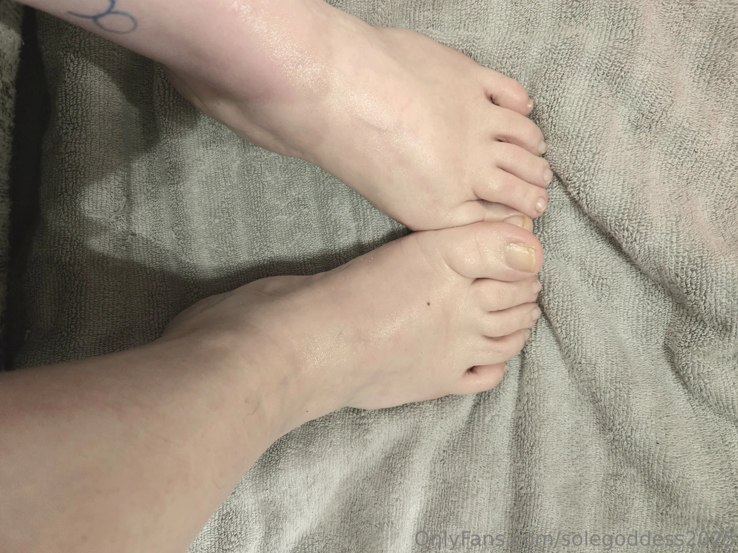 Applying moisturizer to keep my feet soft and shiny for you babe part 1 
