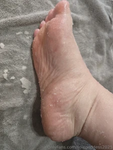 Mmm sugar scrub to make my soles nice and sweet for you part 1
