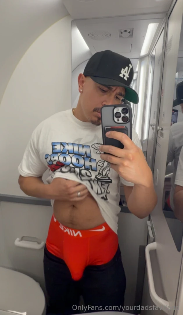 Maybe it s the altitude but i always get super horny when flying part 1 