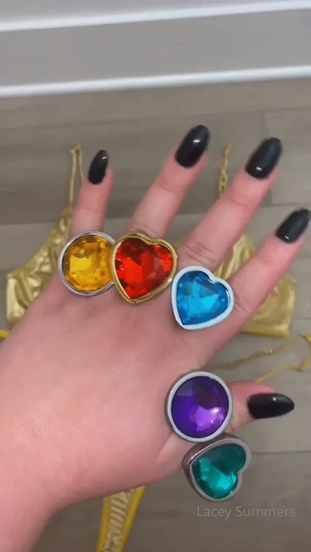 Which infinity stone should i pick to wear with this set for next 