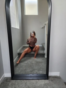 Who wants their hands up my shirt right now come play with my nipples