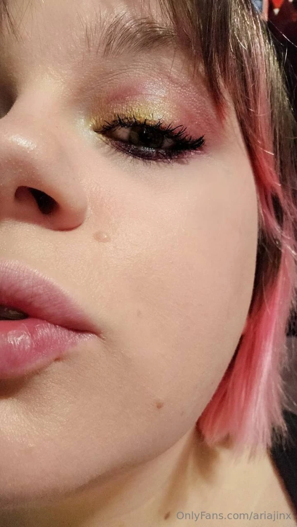 Kiss me and call me your good girl 