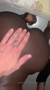 This cute black guy is hungry este chico joven negro est hambriento