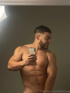 Te jalo del pelo y te escupo en la boca