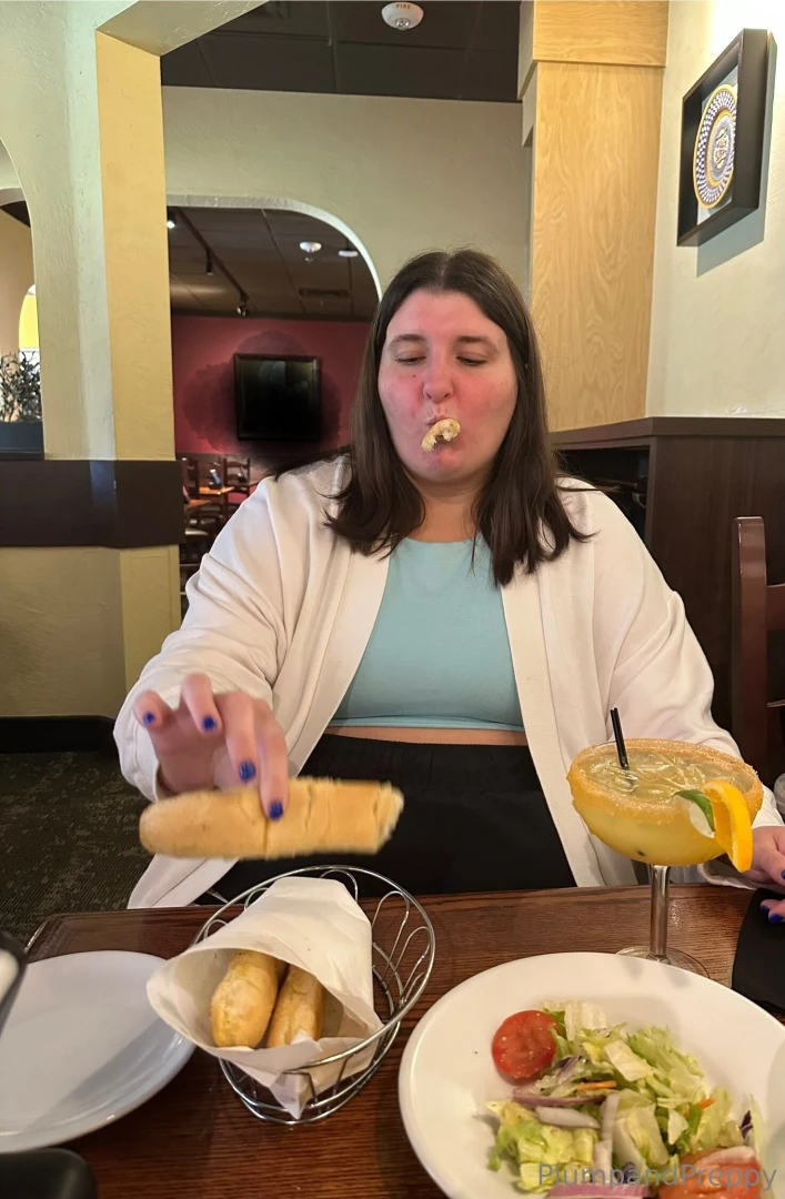 I absolutely stuffed myself at olive garden tonight pasta breadsticks part 1 