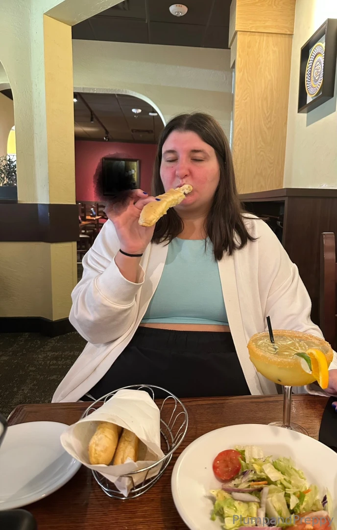 I absolutely stuffed myself at olive garden tonight pasta breadsticks part 2 