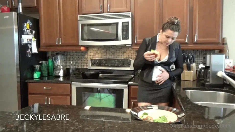 News anchor becky lesabre eats a whole plate of burgers on live tv 