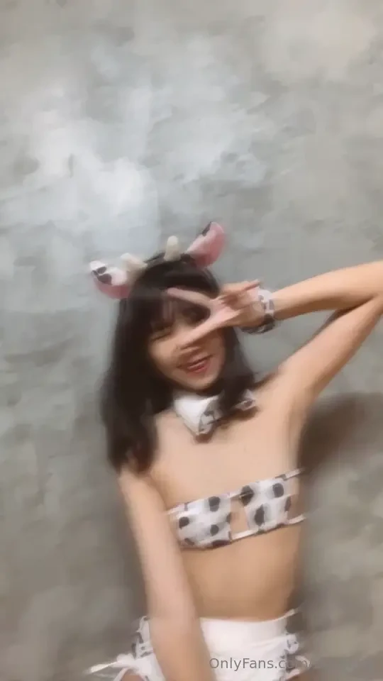 Im trying to be a cow subscribe for more 