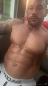 Wardrobe malfunction in 3 2 1