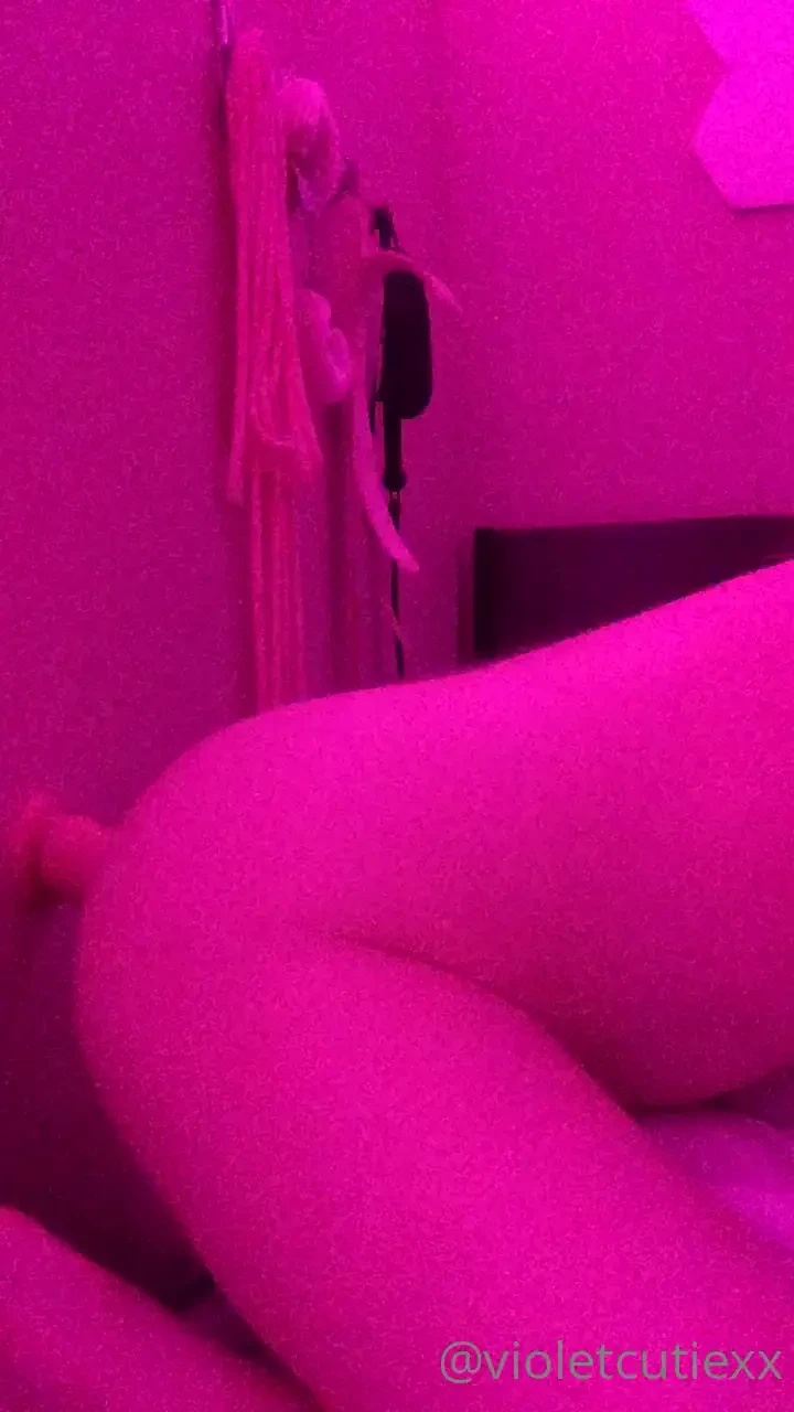 Watch me cum while fucking my dildo and using my wand 