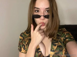 Yummy at the service of the sergeant