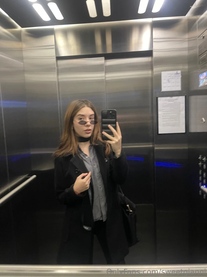 Do u like my outfit a rocker but fancy girrrrl 