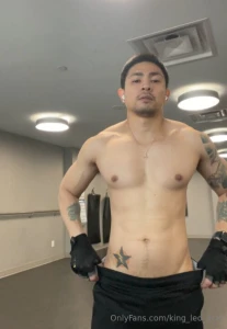 Flexing inside the gym trying not to get caught sending the full