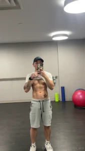 Had to be a little demure coz there are other people at the gym