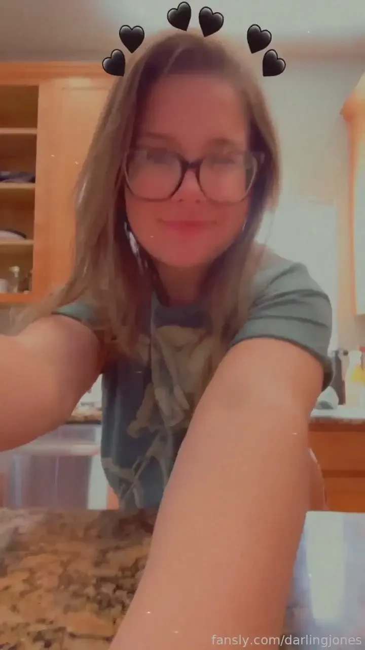 Do you like how i wiggle hehe tell me 