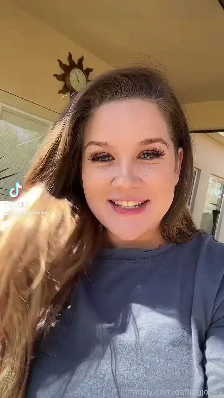 A little giggle for you fyp darlingjones mommy milf natural 