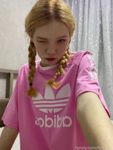 Do you like party girls or home girls better i think i look great in part 1